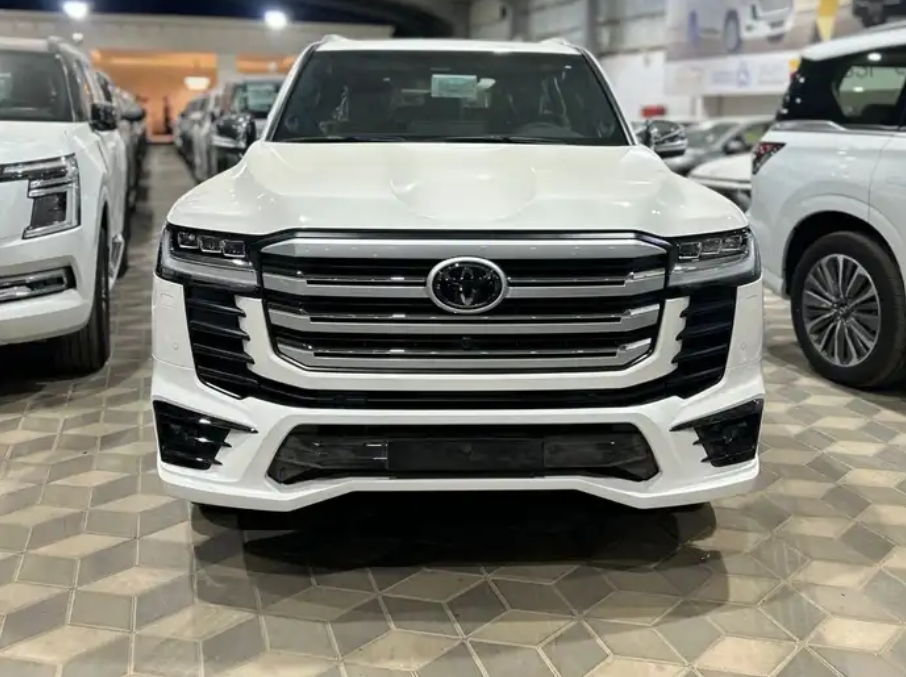 تويوتا لاند كروزر   VXR وارد الفطيم